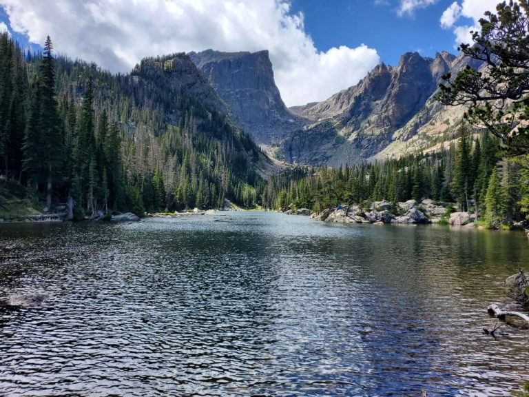 11 Amazing National Parks With Lakes in the US