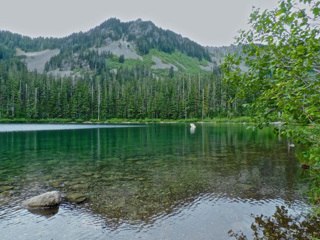 A blue-green lake in front of a mountain
