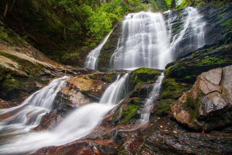 8 Wonderful Waterfall Hikes in Vermont (With Waterfall Map)